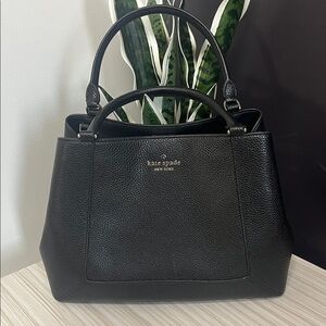 kate spade Black Pebbled Leather Satchel with Gold Logo!! EUC 🖤